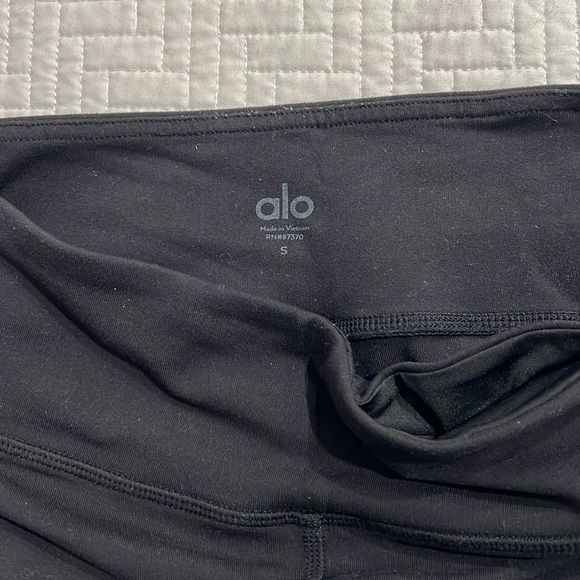 Alo Moto Biker Leggings
Size Small - Picture 4 of 6